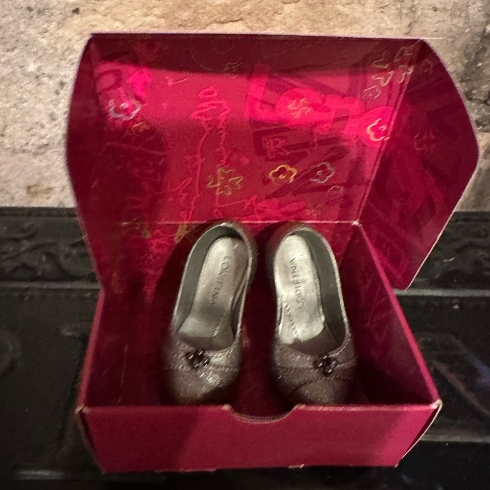 2008 Hasbro LORIFINA Silver Heels Retired